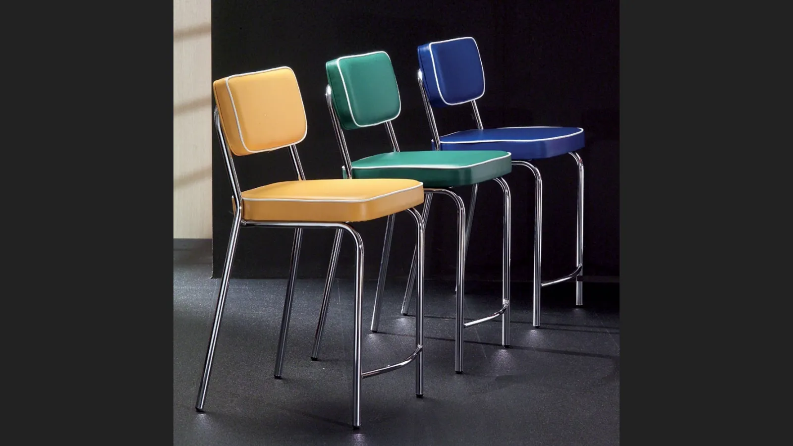 Sgabello Hollywood Stool 60 in ecopelle imbottita di La Seggiola
