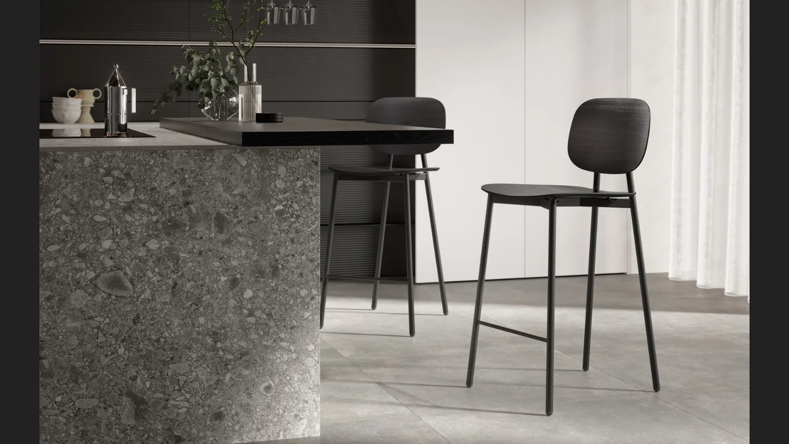 Sgabello Sirio con struttura in legno di Faggio e seduta in multistrato laccato di Arredo3