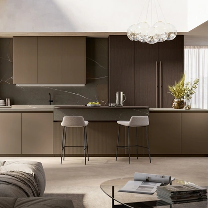 Cucina Moderna con isola Time 01 in laccato e noce di Arredo3