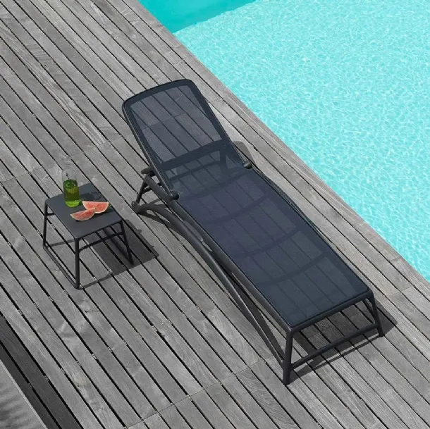 Lettino Atlas Bed in tessuto sintetico traspirante con struttura in polipropilene di La Seggiola